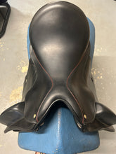 Load image into Gallery viewer, 17" Regal Monoflap Dressage Saddle-Dressage Saddle-Consignment-Evolution Equestrian Co.