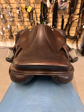 Load image into Gallery viewer, 17.5" Amerigo Close Contact Saddle-Saddle-Consignment-Evolution Equestrian Co.