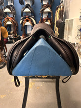 Load image into Gallery viewer, 17.5" Amerigo Close Contact Saddle-Saddle-Consignment-Evolution Equestrian Co.