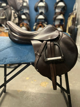 Load image into Gallery viewer, 17.5" Amerigo Close Contact Saddle-Saddle-Consignment-Evolution Equestrian Co.