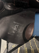 Load image into Gallery viewer, 17.5" Frank Baines Reflex Close Contact Saddle-Saddle-Consignment-Evolution Equestrian Co.