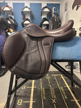 Load image into Gallery viewer, 17.5" Frank Baines Reflex Close Contact Saddle-Saddle-Consignment-Evolution Equestrian Co.