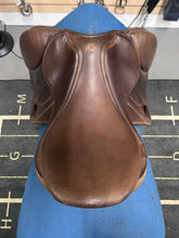 Load image into Gallery viewer, 17.5" HDR Rivella Adjustable English Saddle-Saddle-Consignment-Evolution Equestrian Co.