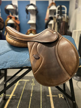 Load image into Gallery viewer, 17.5" HDR Rivella Adjustable English Saddle-Saddle-Consignment-Evolution Equestrian Co.