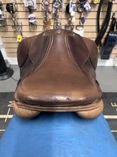 Load image into Gallery viewer, 17.5" HDR Rivella Adjustable English Saddle-Saddle-Consignment-Evolution Equestrian Co.