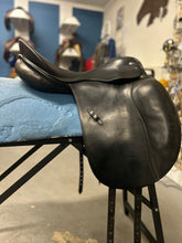 Load image into Gallery viewer, 17.5" Passier Relevant Dressage Saddle-Saddle-Consignment-Evolution Equestrian Co.