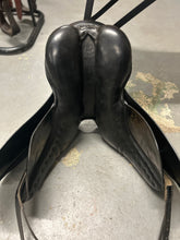 Load image into Gallery viewer, 17.5" Passier Relevant Dressage Saddle-Saddle-Consignment-Evolution Equestrian Co.