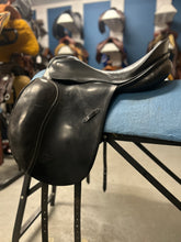 Load image into Gallery viewer, 17.5" Passier Relevant Dressage Saddle-Saddle-Consignment-Evolution Equestrian Co.