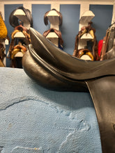 Load image into Gallery viewer, 17.5" Passier Relevant Dressage Saddle-Saddle-Consignment-Evolution Equestrian Co.