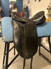 Load image into Gallery viewer, 17.5" Passier Relevant Dressage Saddle-Saddle-Consignment-Evolution Equestrian Co.
