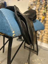 Load image into Gallery viewer, 17.5" Passier Relevant Dressage Saddle-Saddle-Consignment-Evolution Equestrian Co.