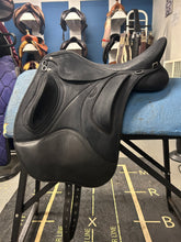 Load image into Gallery viewer, 17.5" Wintec Pro Endurance Saddle-Saddle-Consignment-Evolution Equestrian Co.