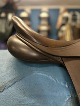 Load image into Gallery viewer, 18" Albion Legend K2 Close Contact Saddle-Saddle-Consignment-Evolution Equestrian Co.