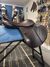 Load image into Gallery viewer, 18" Albion Legend K2 Close Contact Saddle-Saddle-Consignment-Evolution Equestrian Co.