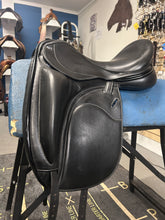 Load image into Gallery viewer, 18" Frank Baines Adagio Dressage Saddle-Saddle-Consignment-Evolution Equestrian Co.
