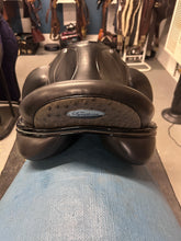 Load image into Gallery viewer, 18" Frank Baines Adagio Dressage Saddle-Saddle-Consignment-Evolution Equestrian Co.