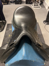 Load image into Gallery viewer, 18" Frank Baines Adagio Dressage Saddle-Saddle-Consignment-Evolution Equestrian Co.