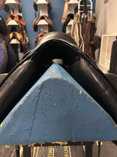 Load image into Gallery viewer, 18" Frank Baines Adagio Dressage Saddle-Saddle-Consignment-Evolution Equestrian Co.