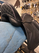 Load image into Gallery viewer, 18" Lovas Legato Dressage Saddle-Saddle-Consignment-Evolution Equestrian Co.
