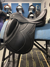 Load image into Gallery viewer, 18" Lovas Legato Dressage Saddle-Saddle-Consignment-Evolution Equestrian Co.