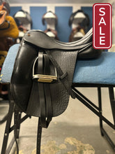 Load image into Gallery viewer, 18" NSC Dressage Saddle-Saddle-Consignment-Evolution Equestrian Co.