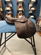 Load image into Gallery viewer, 17&quot; Devoucoux Biarritz S Saddle

