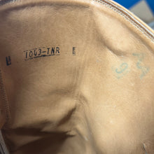 Load image into Gallery viewer, Alberta Boots Size 9 Zip Up

