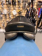 Load image into Gallery viewer, 17&quot; Lovatt &amp; Ricketts Dressage Saddle
