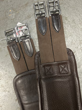 Load image into Gallery viewer, Bliss Anatomical English Girth 50"-English Girth-Consignment-Evolution Equestrian Co.