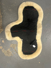 Load image into Gallery viewer, Christ Lammfelle Sheepskin Lined Numnah-English Saddle Pad-Consignment-Evolution Equestrian Co.