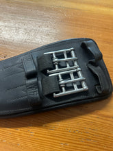 Load image into Gallery viewer, Total Saddle Fit Shoulder Fit Relief Dressage Girth 26"-English Girth-Consignment-Evolution Equestrian Co.
