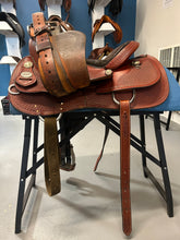 Load image into Gallery viewer, 15&quot; Crates Reining Saddle
