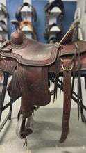 Load and play video in Gallery viewer, 16&quot; Billy Cook Roping Saddle
