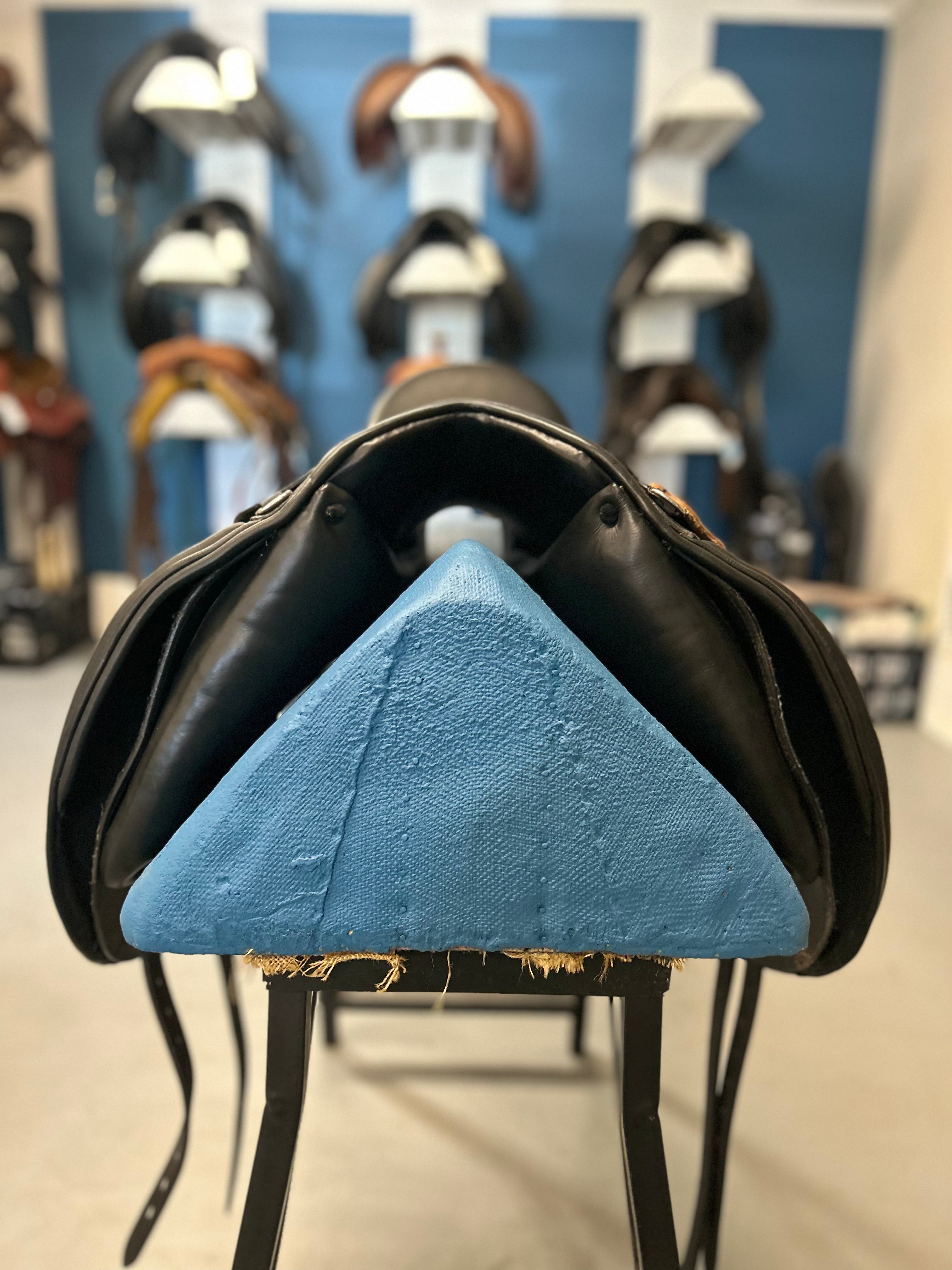 17.5" Duett Fidelio2 Dressage Saddle-Saddles-Consignment-Evolution Equestrian Co.