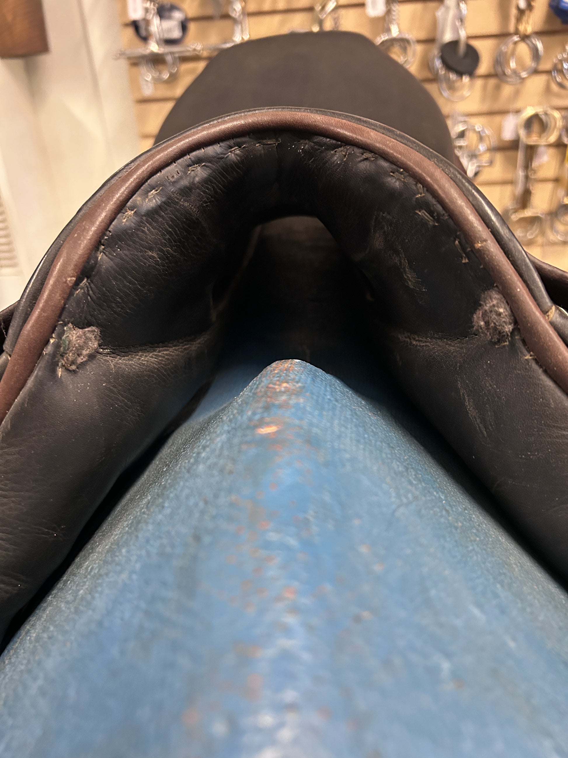 17.5" Courbette Vision Close Contact Saddle-Saddle-Consignment-Evolution Equestrian Co.