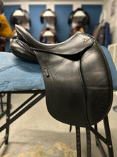 Load image into Gallery viewer, 17.5&quot; Schleese Wave Dressage Saddle
