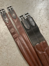 Load image into Gallery viewer, Stubben Leather Girth 130 cm / 51&quot;
