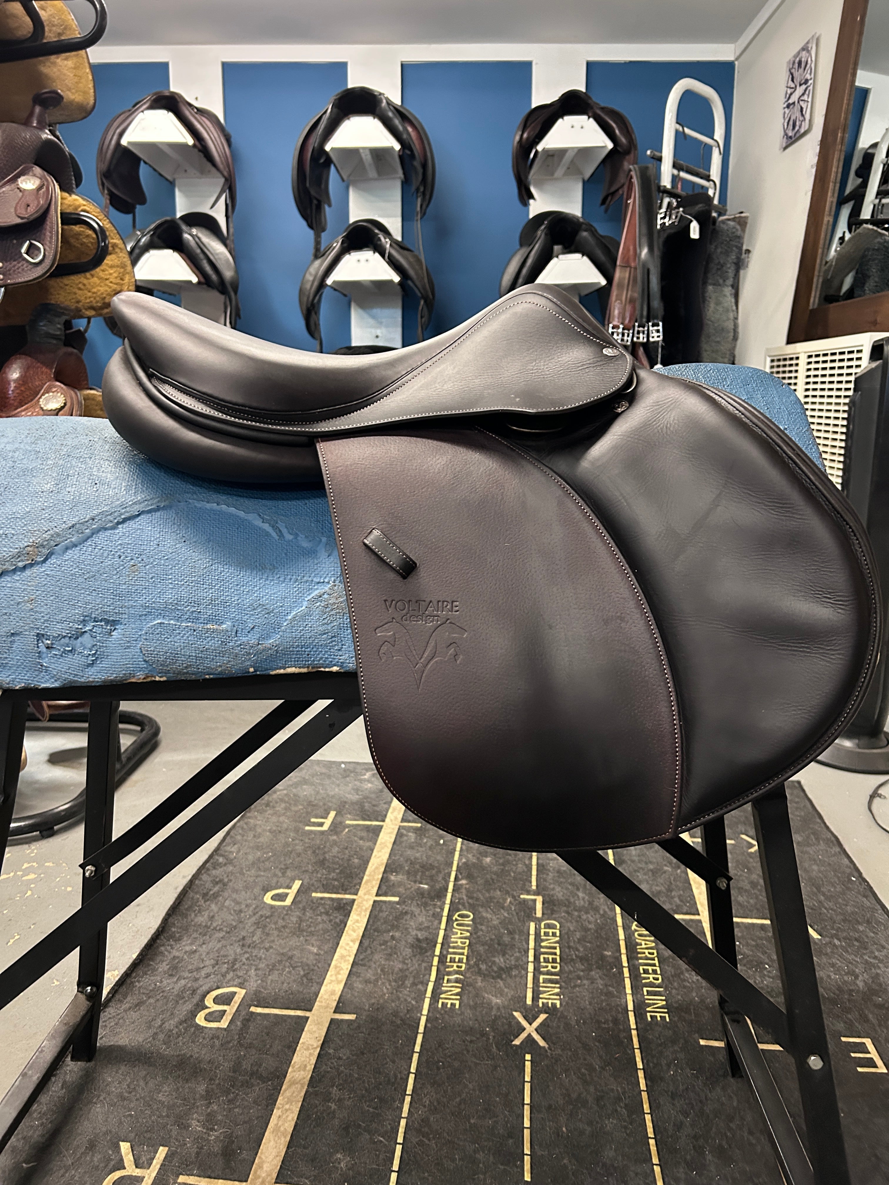 17" Voltaire Palm Beach 3AAA Close Contact Saddle
