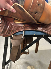 Load image into Gallery viewer, 14&quot; Frontier Barrel Saddle
