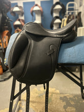 Load image into Gallery viewer, 16.5&quot; Val du Bois Versailles Dressage Saddle
