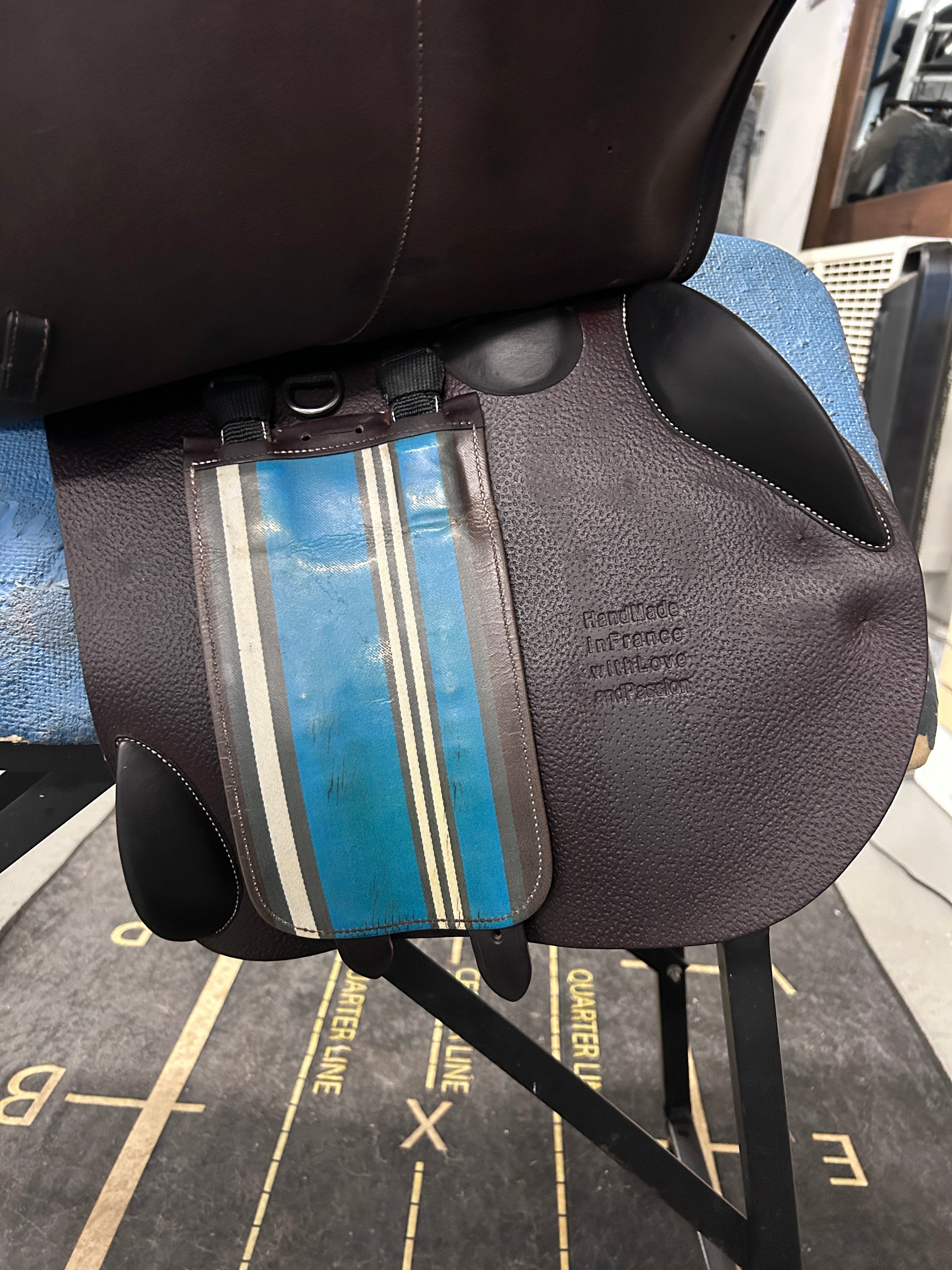 17" Voltaire Palm Beach 3AAA Close Contact Saddle