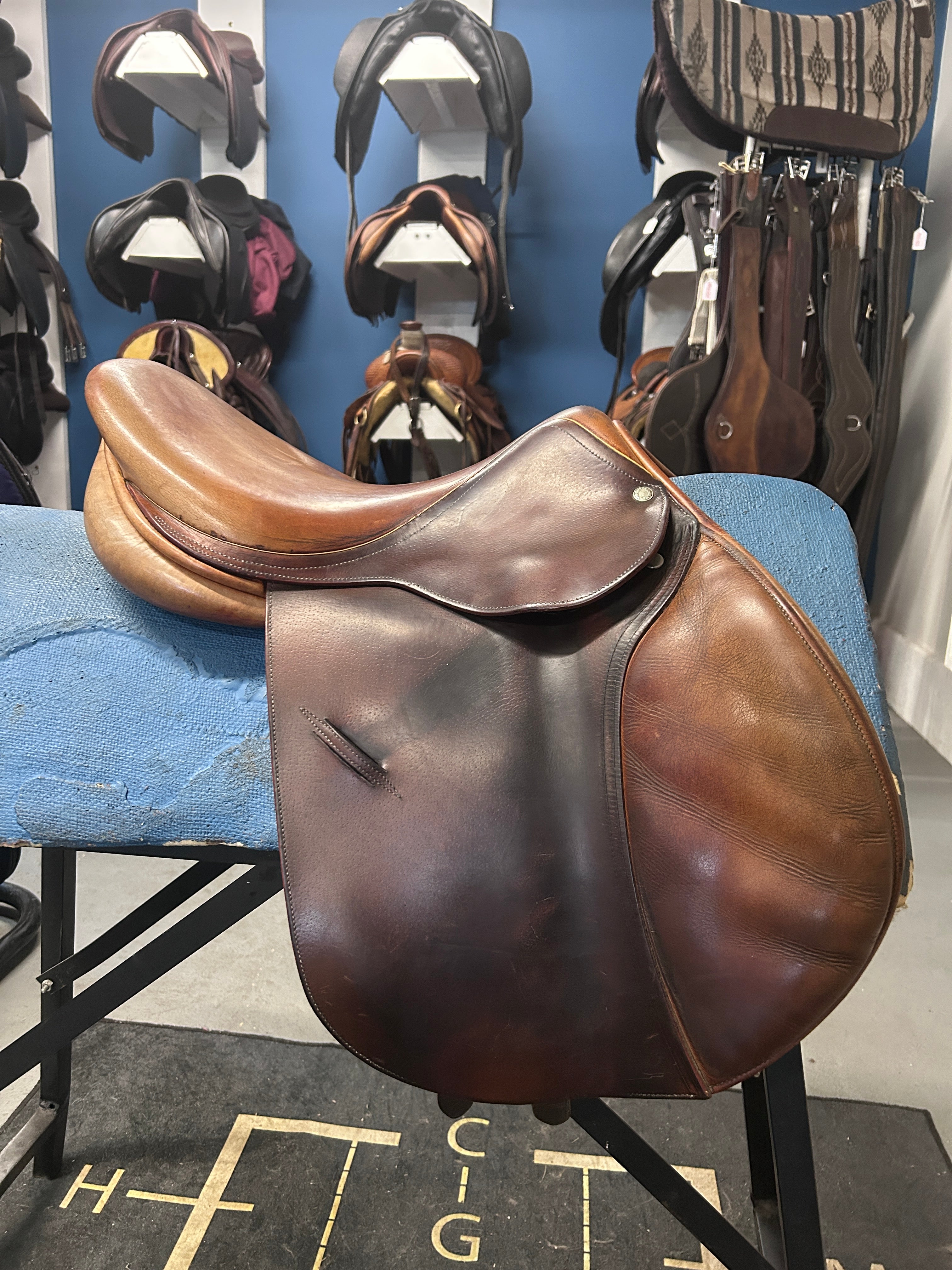 16.5" Childeric FM Close Contact Saddle-Saddle-Consignment-Evolution Equestrian Co.