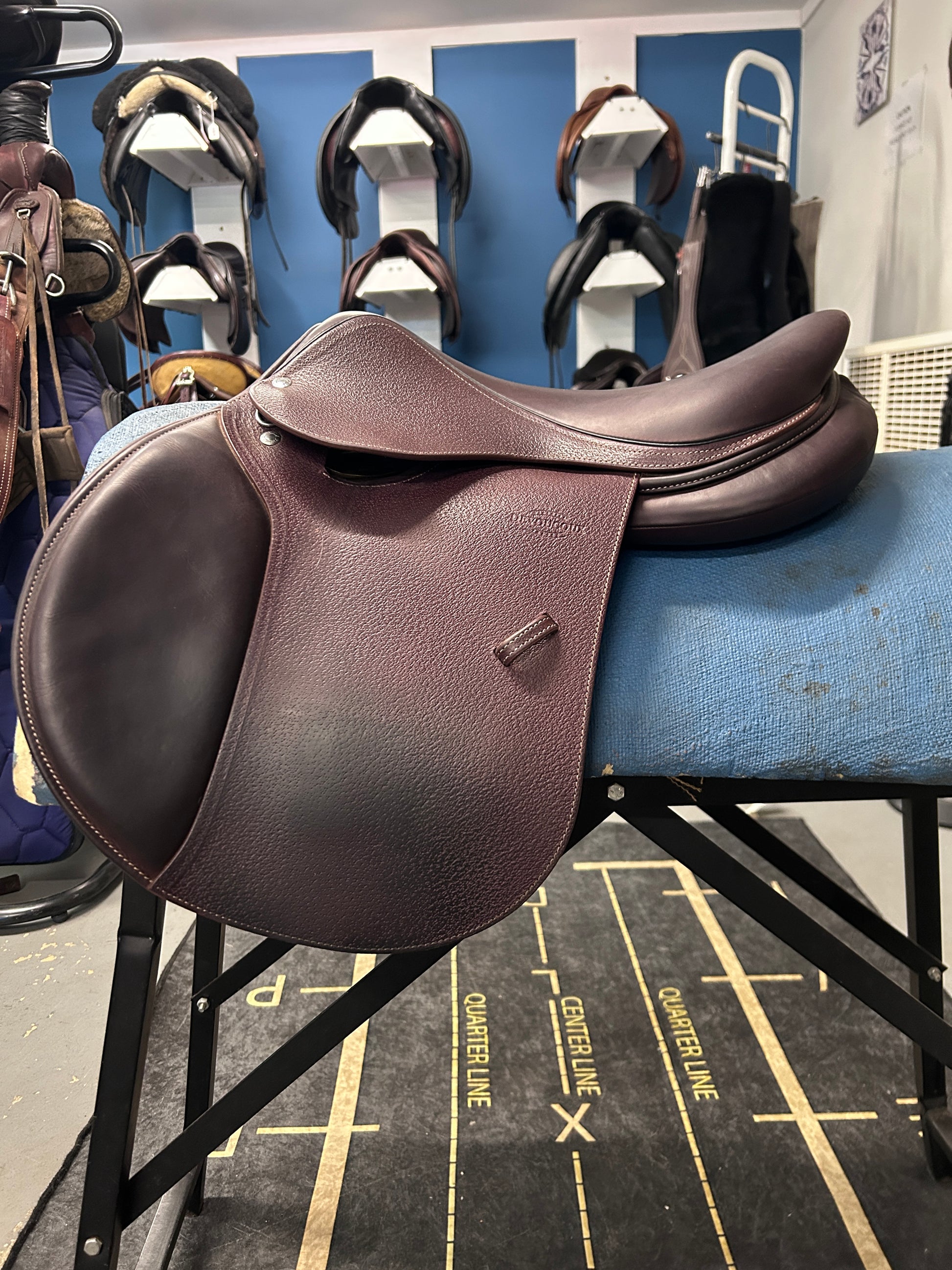 16.5" Devoucoux Biarritz O Saddle-Saddle-Consignment-Evolution Equestrian Co.