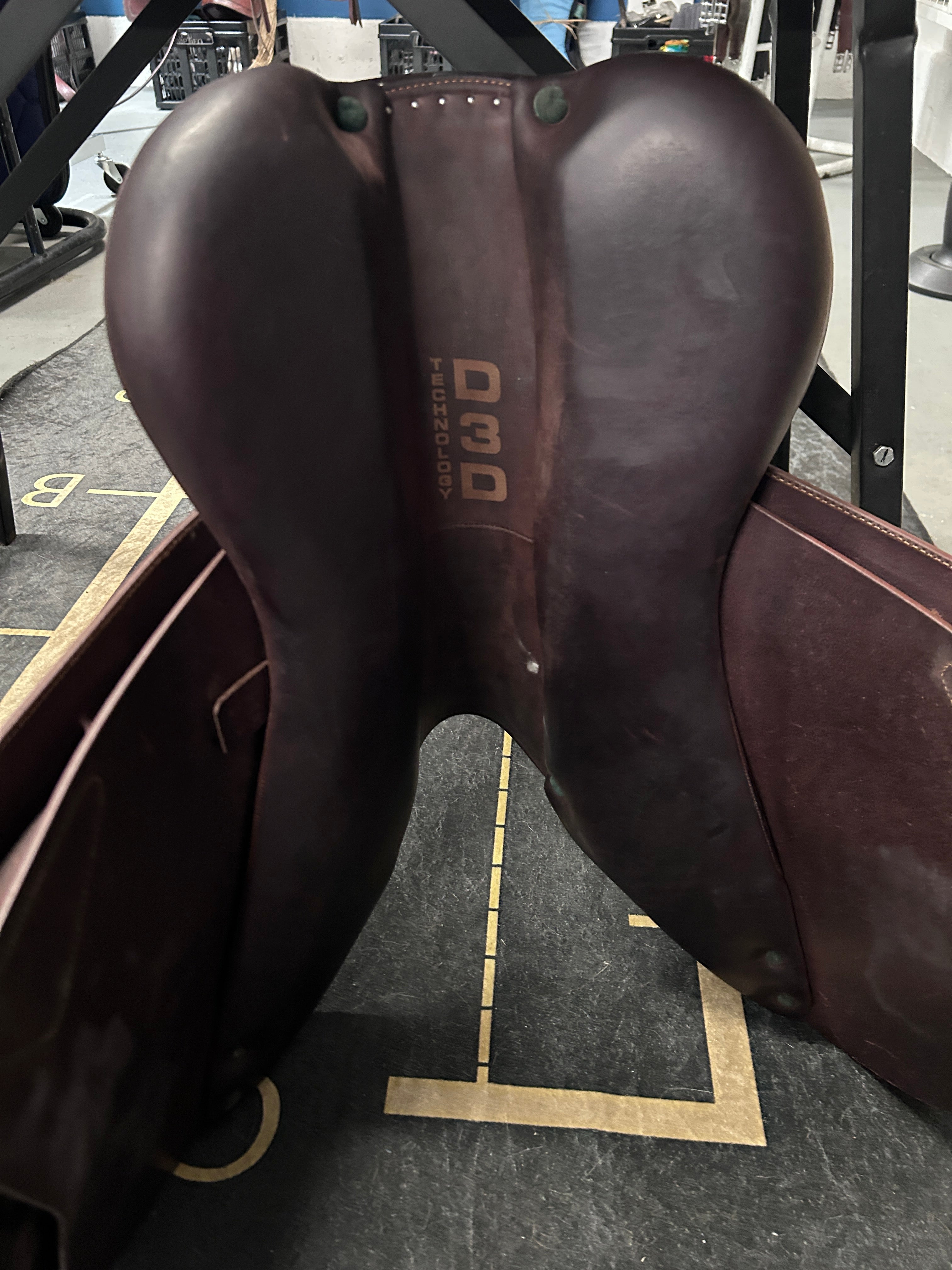 16.5" Devoucoux Biarritz O Saddle-Saddle-Consignment-Evolution Equestrian Co.