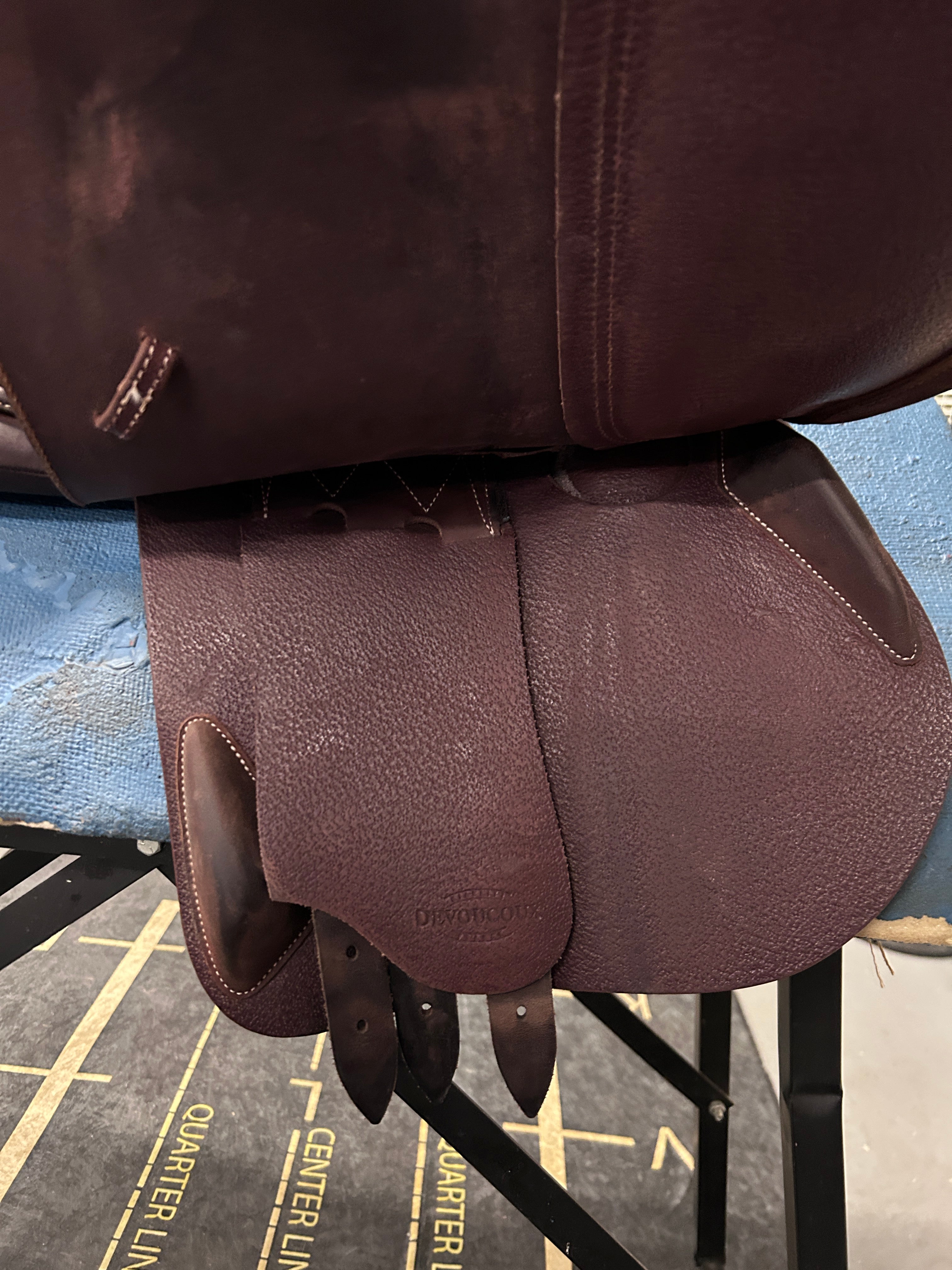 16.5" Devoucoux Biarritz O Saddle-Saddle-Consignment-Evolution Equestrian Co.