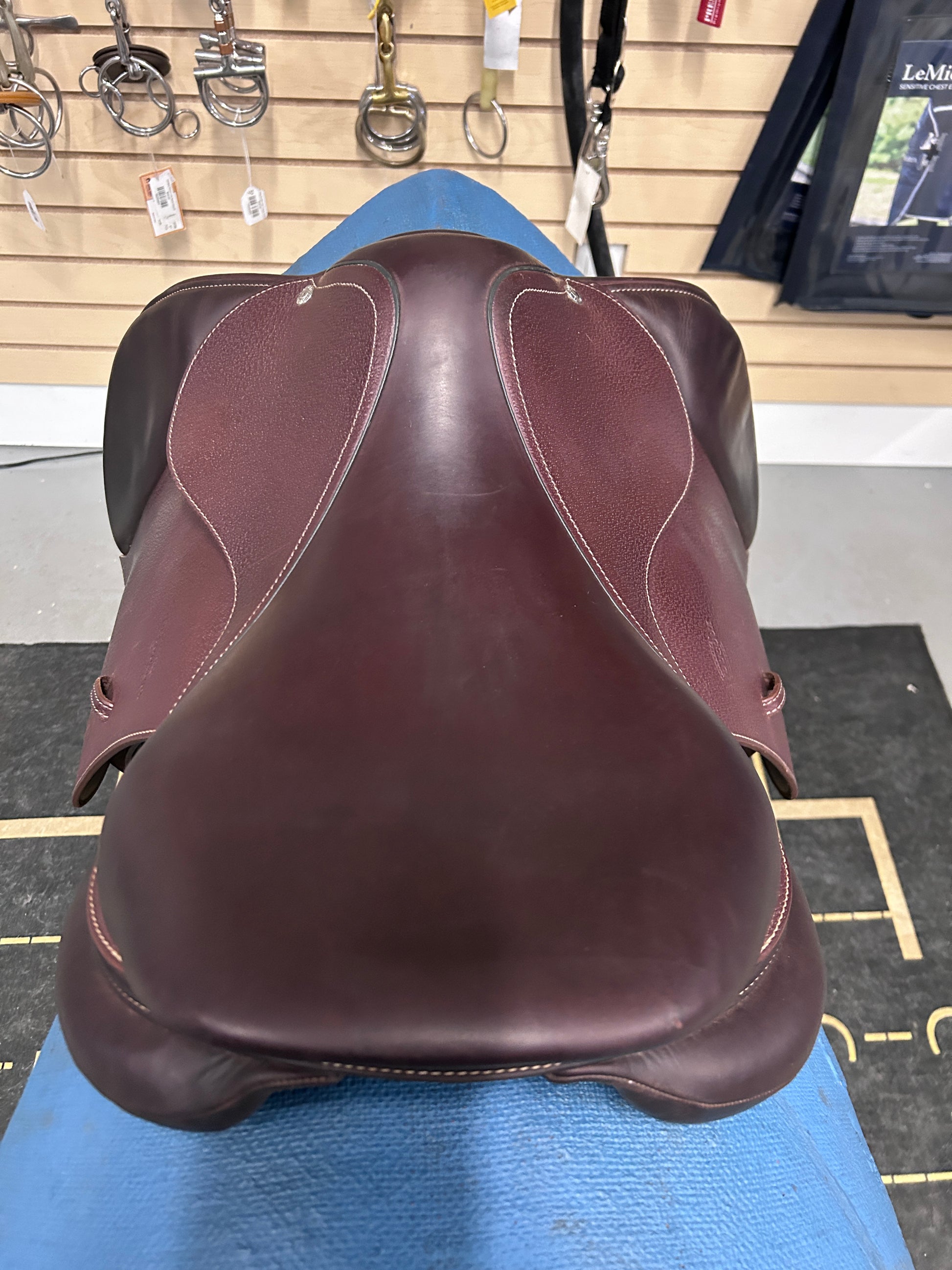 16.5" Devoucoux Biarritz O Saddle-Saddle-Consignment-Evolution Equestrian Co.
