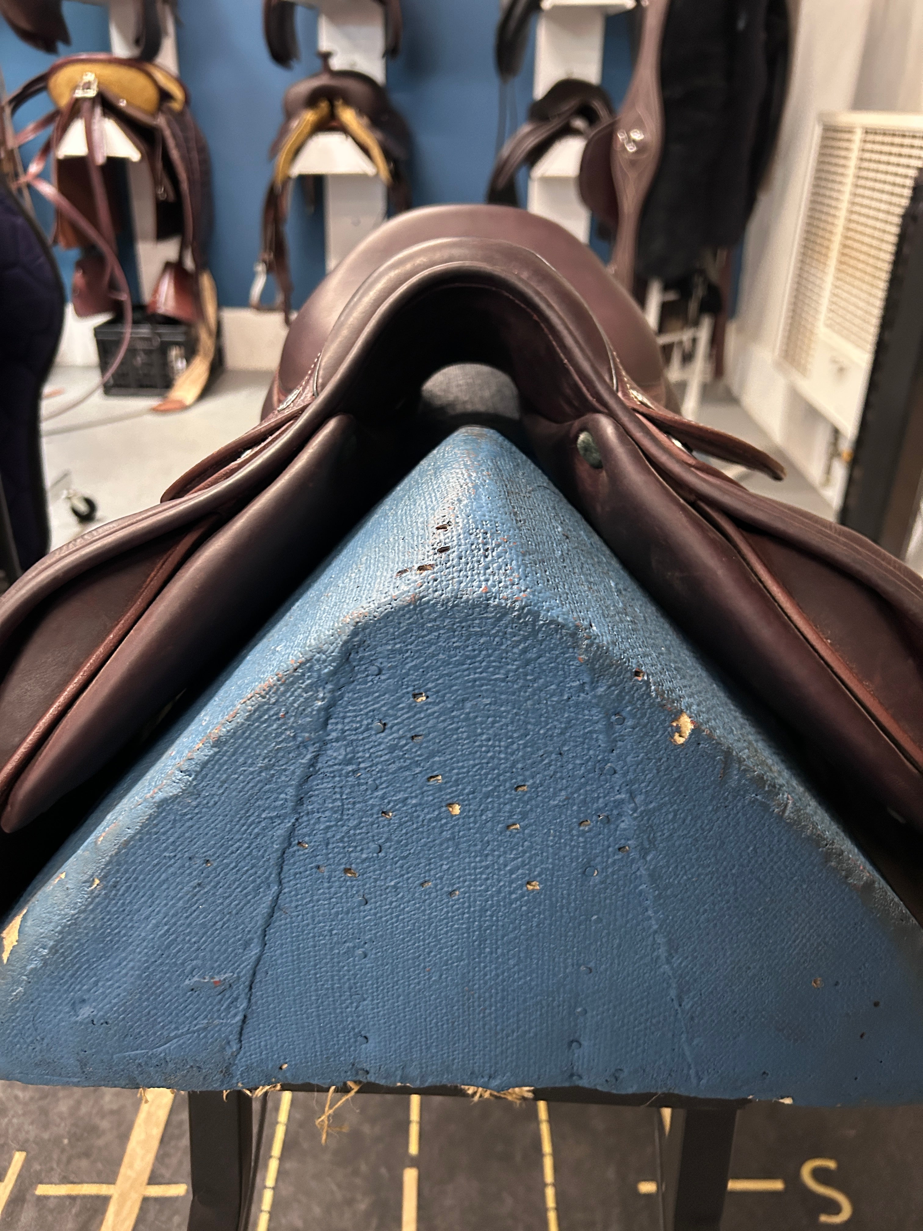 16.5" Devoucoux Biarritz O Saddle-Saddle-Consignment-Evolution Equestrian Co.