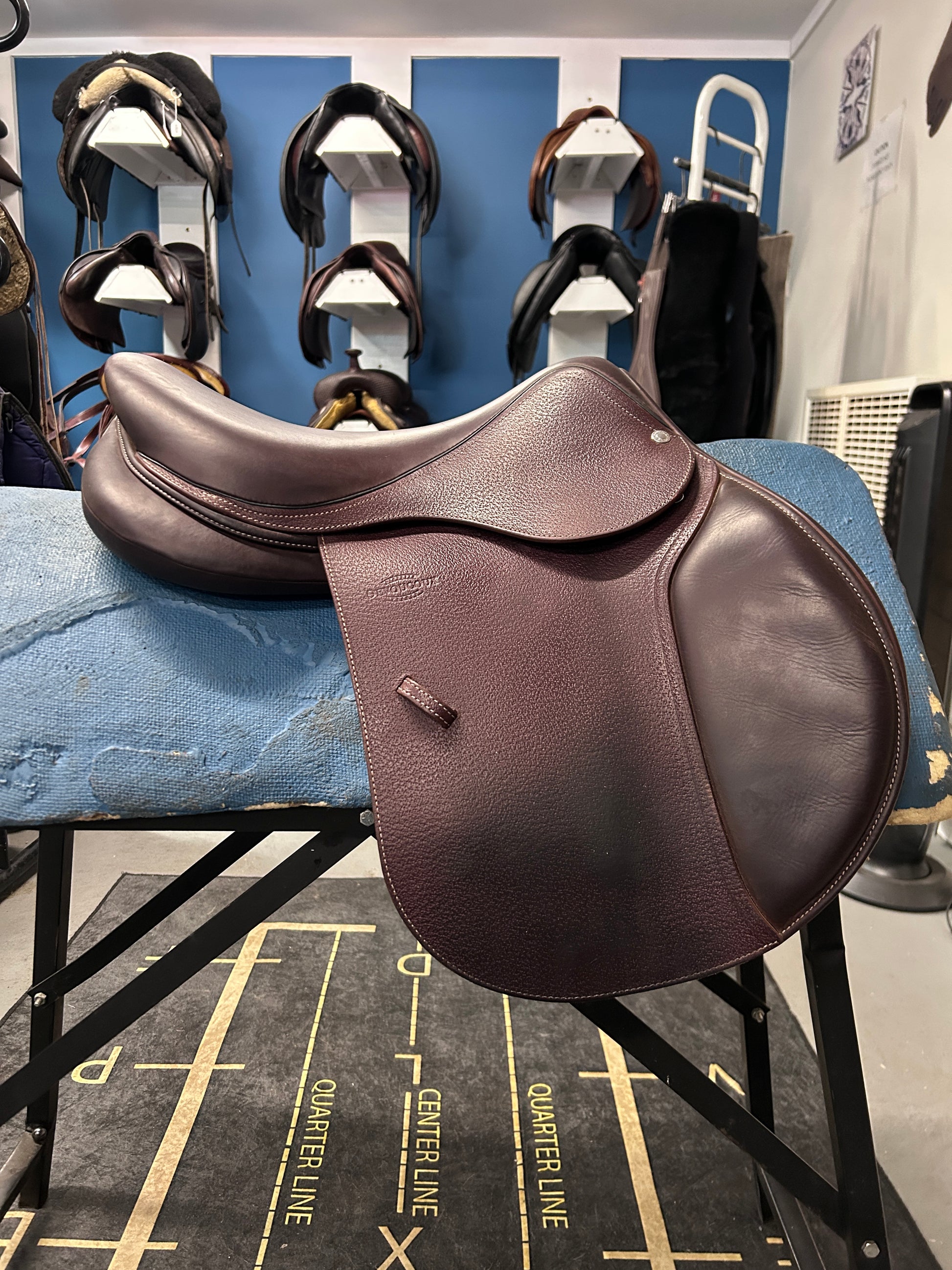 16.5" Devoucoux Biarritz O Saddle-Saddle-Consignment-Evolution Equestrian Co.