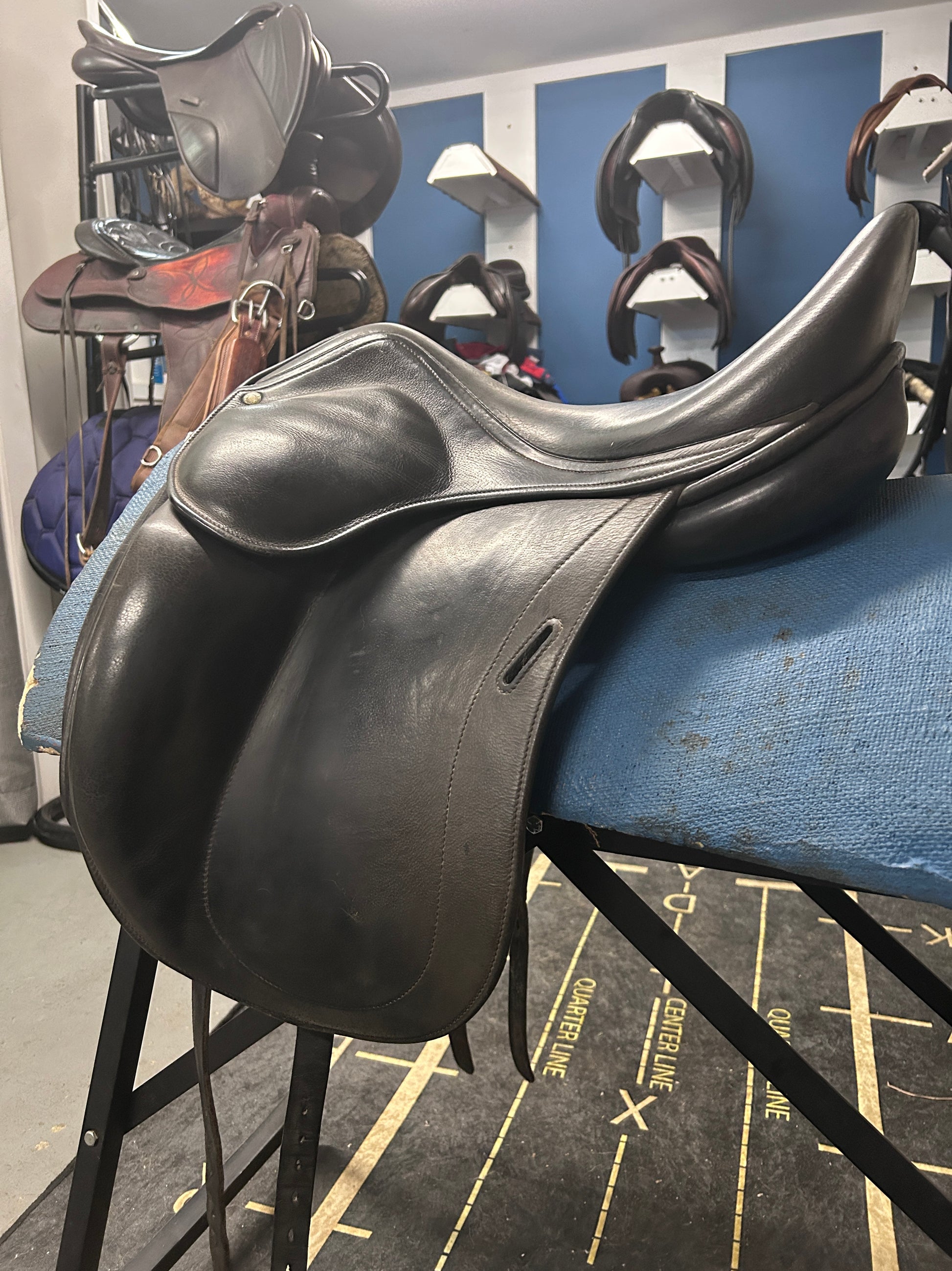 17" Childeric DAC Dressage Monoflap Saddle-Saddle-Consignment-Evolution Equestrian Co.