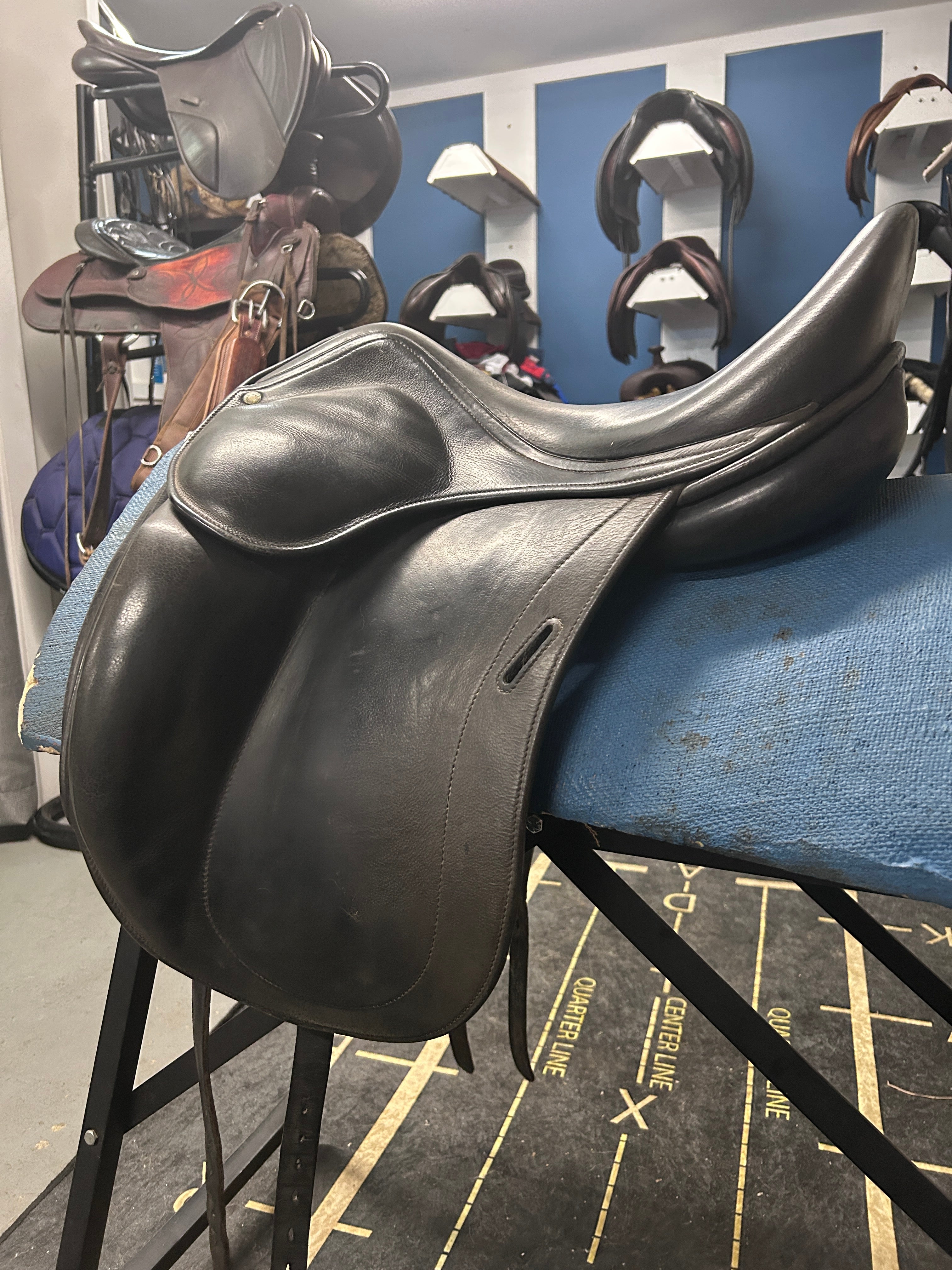 17" Childeric DAC Dressage Monoflap Saddle-Saddle-Consignment-Evolution Equestrian Co.